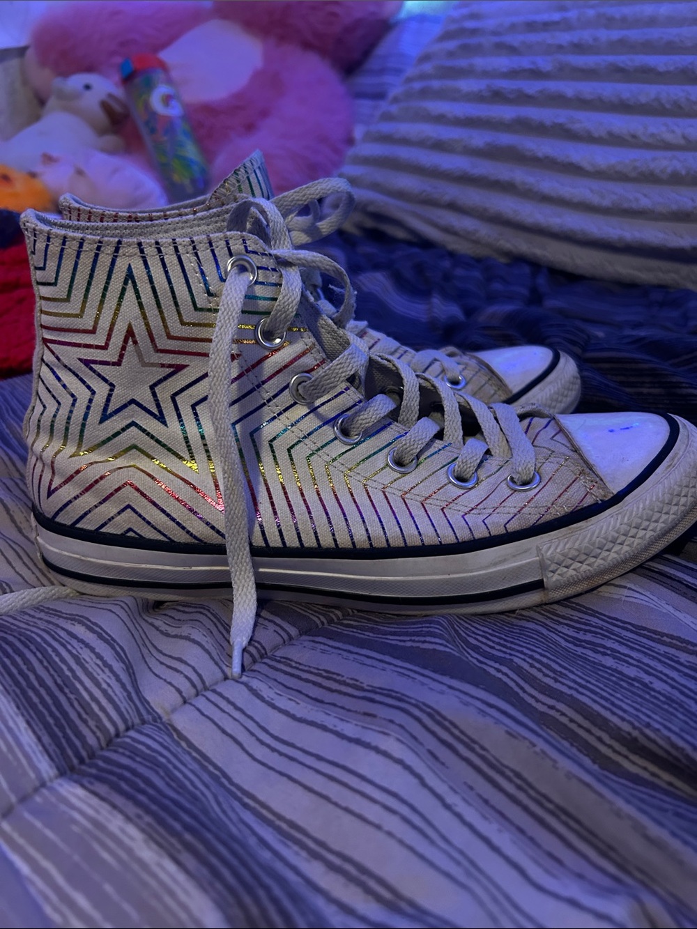 Women’s white rainbow star Converse